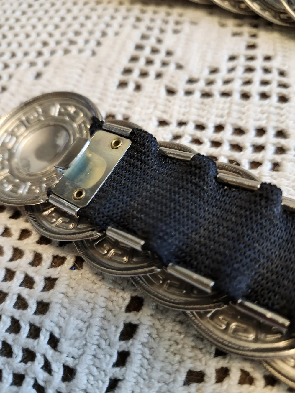 Silver Coin-Link Statement Belt - Women's Stretching Vintage